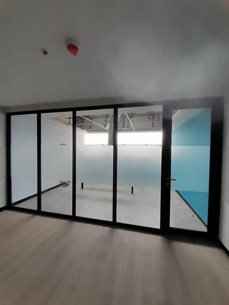 Mamparas y Puertas Templadas